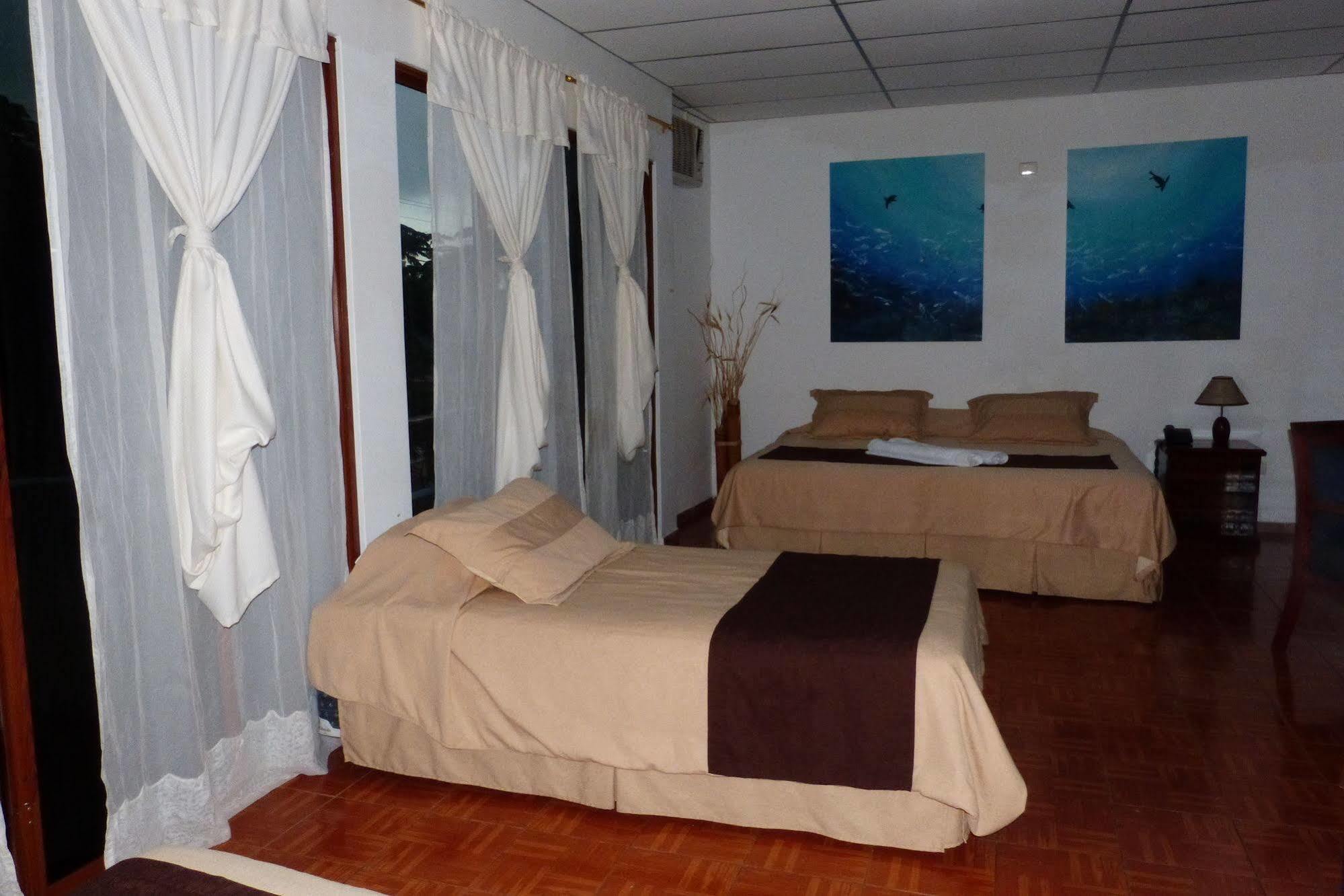 Galapagos Islands Hotel Puerto Ayora  Exteriör bild